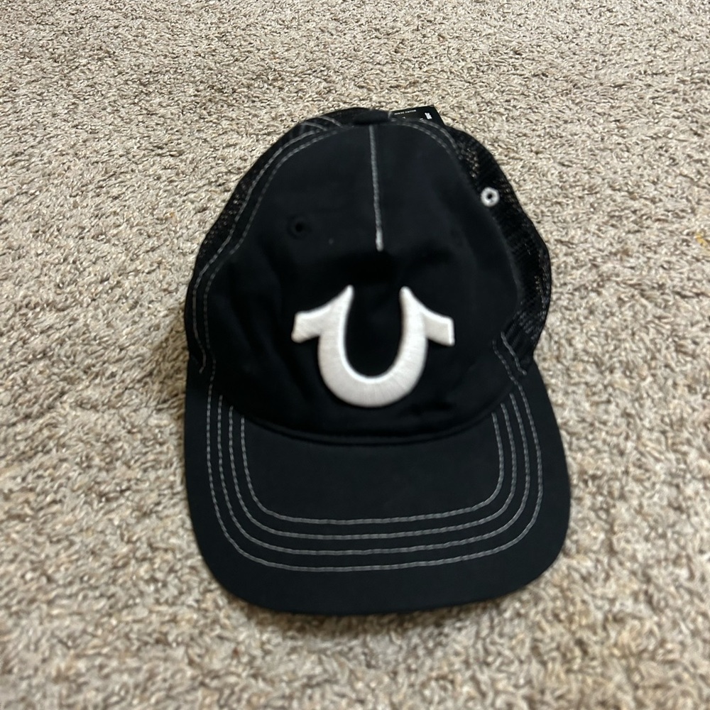 NWT True Religion Embroidered Horseshoe SnapBack Hat Mens Black White Trucker OS